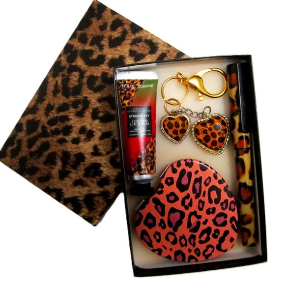 Leopard Compact Mirror, Keychain, Pen, Lip Balm Betsey Johnson Box - Picture 1 of 4